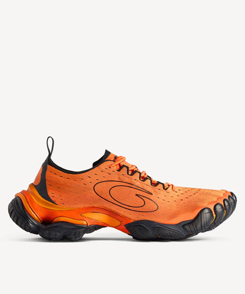 아나토믹 러너 스니커즈