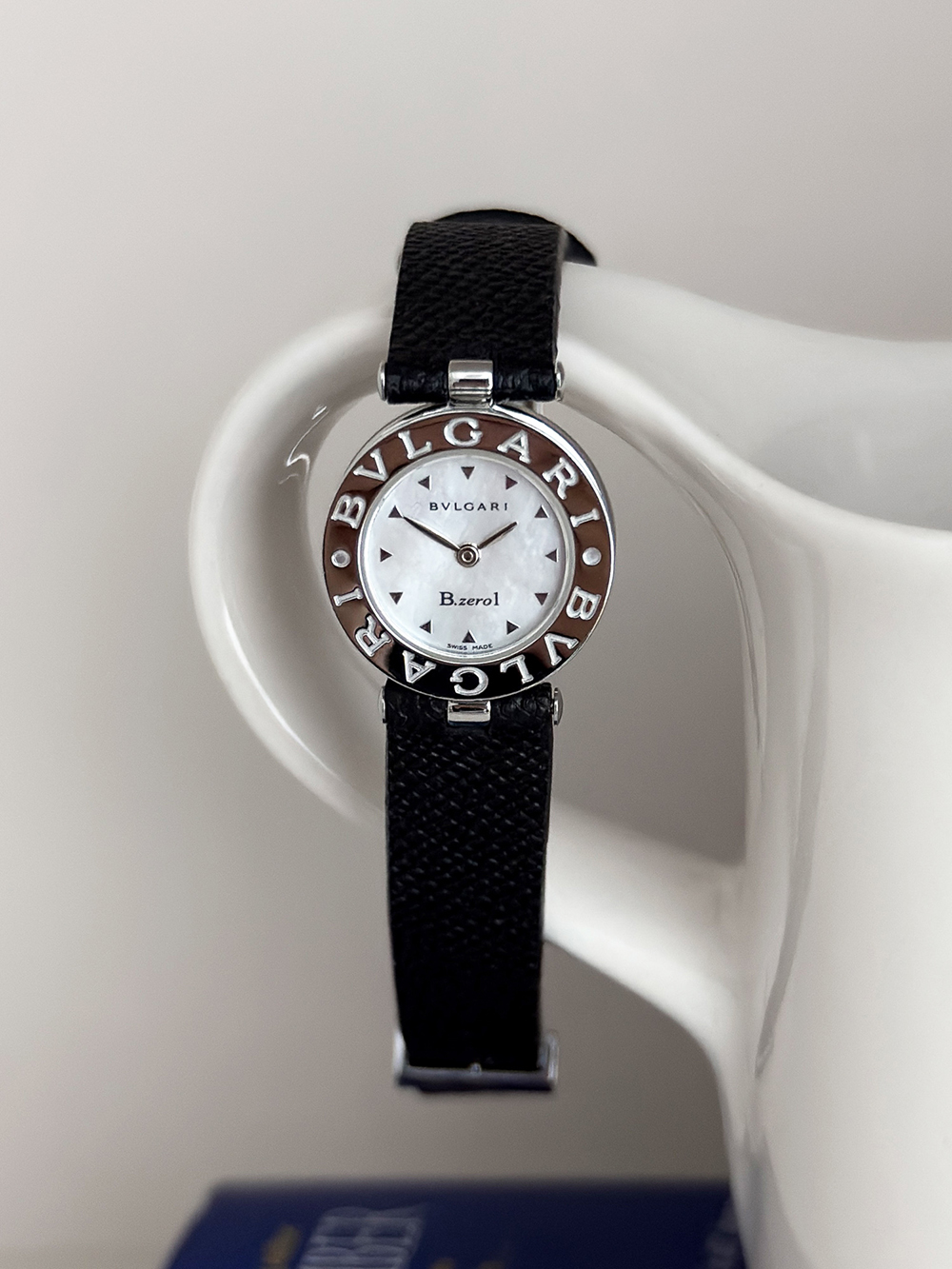 Shell Dial Watch BVLGARI b.zero1 white shell dial watch