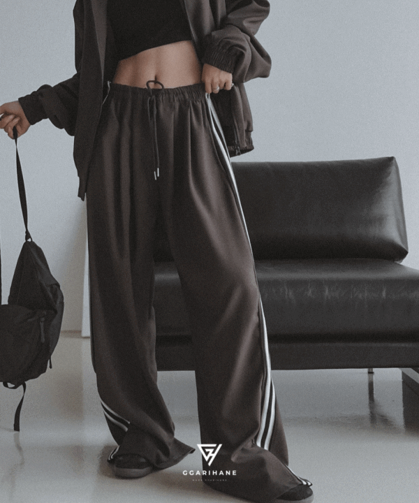 [UNISEX]배색 트랙 라인 와이드핏 팬츠 통바지 2 color / Free Size