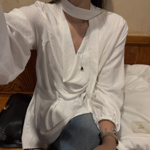 피치 드레이프 셔링 언발 블라우스