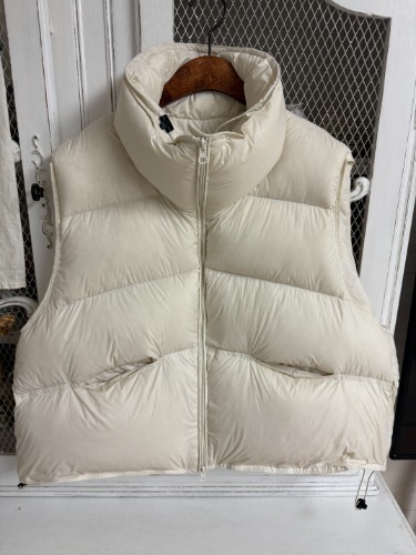 아크 구스 패딩 조끼