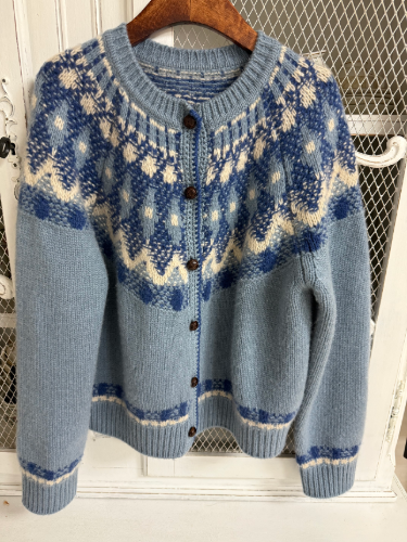 100% 캐시미어로 제작된 고급 노르딕 패턴 가디건