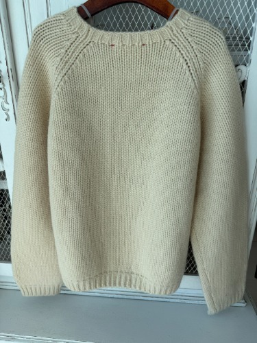 버터 크림 라운드 니트 (모 100%)