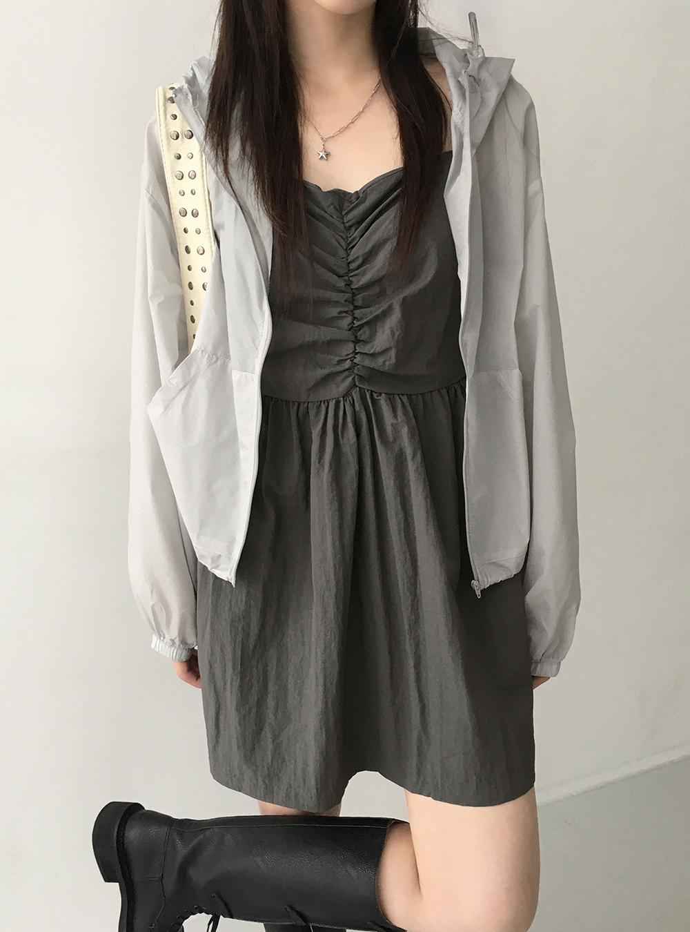 ［値下］cavezarosso ✖︎ chikaコラボ　シャーリングミニワンピース 限定品]cavezarosso Chikaコラボ シャーリングミニワンピース