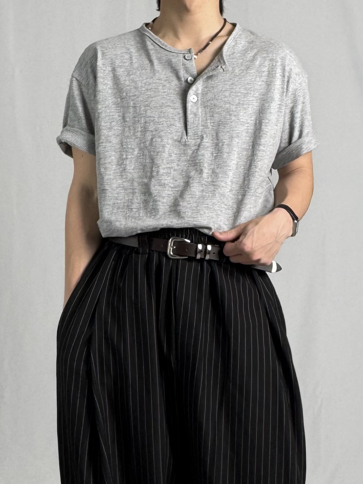 피그먼트 반팔 니트 헨리넥