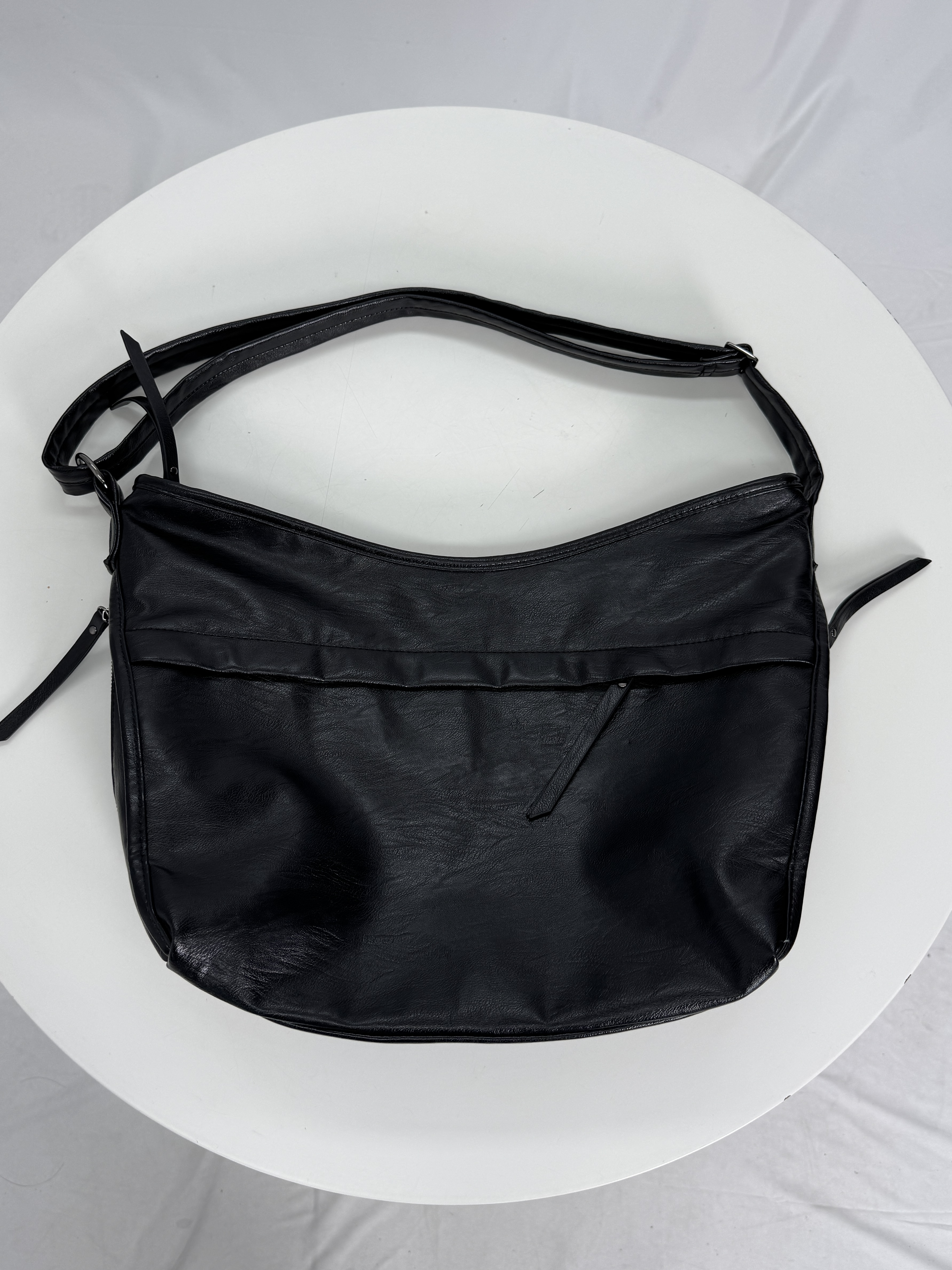 체스터 레더 크로스백 블랙