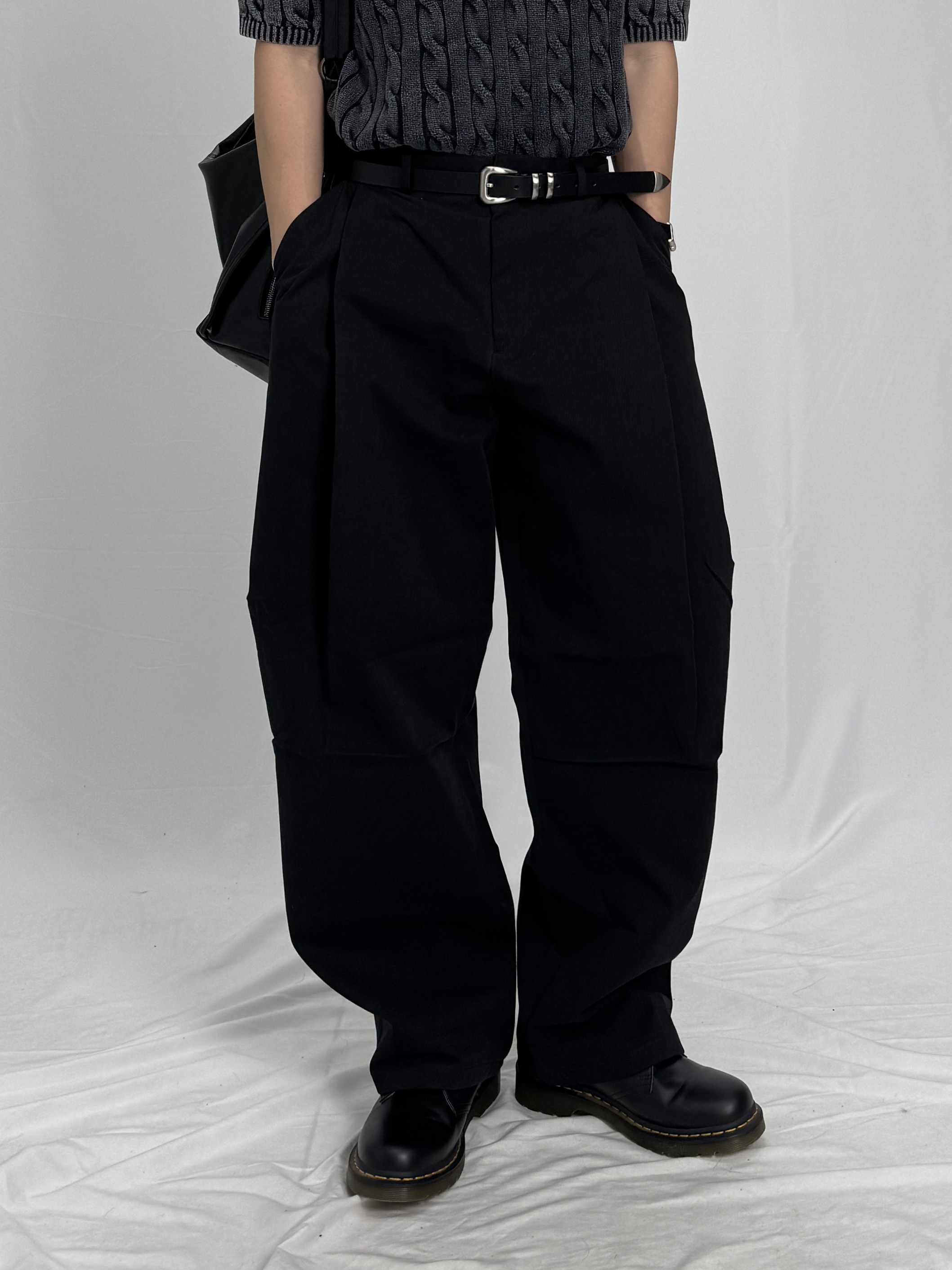 프링 오버 커브드 팬츠