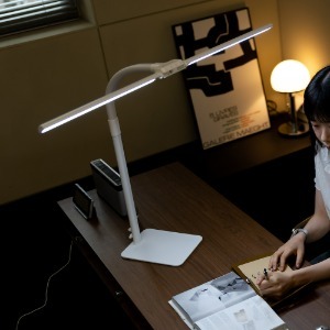 [수험생&amp;학생 추천]  LED 스탠드 책상 조명 2000A