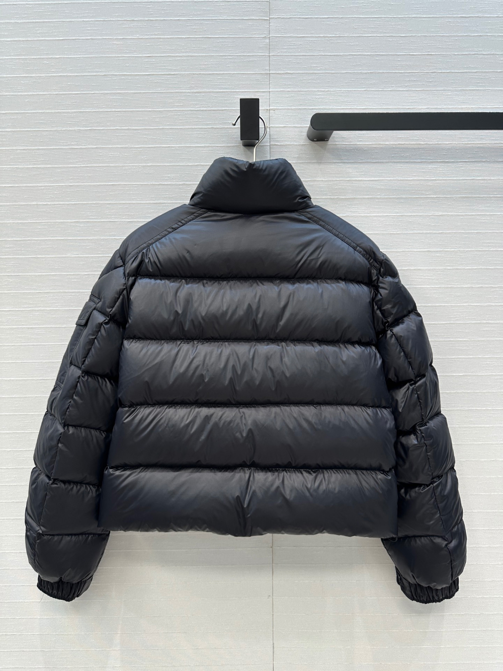 패딩 차콜 색상 이미지-S1L15