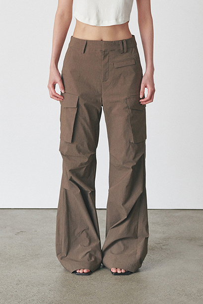 韓国商品/ORDES CARGO FLARE TROUSERS CARGO FLARE TROUSERS - KHAKI BROWN - 오데스 (ORDES)