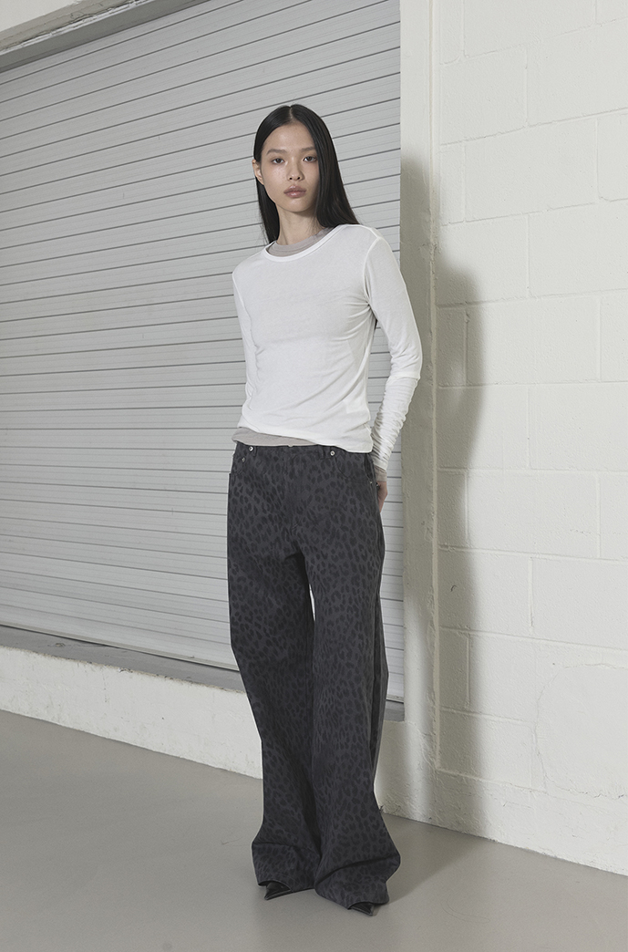 LEOPARD STRAIGHT PANTS - CHARCOAL - 오데스 (ORDES)