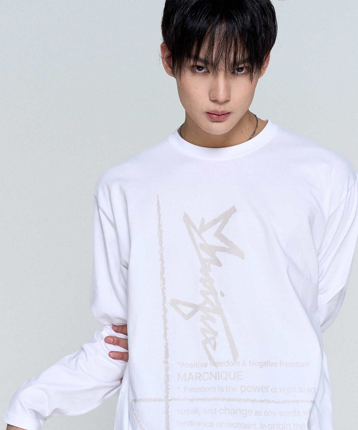 [COVERNAT]★24FW★韓国人気★ICELAND LINE GRAPHIC LONG SLEEVE J.LINDEBERG 25 SUMMER SEASON FASHION 절제된 컬러 배색과