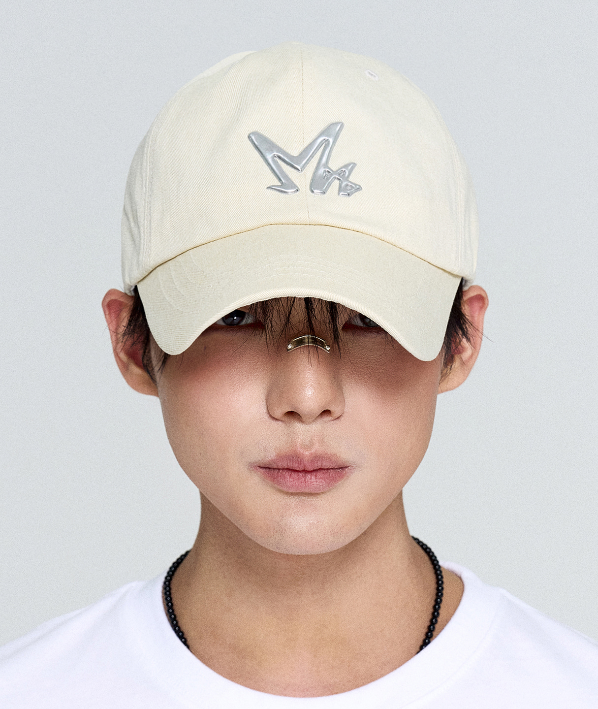 Metal Logo Cap Ivory | MARCNIQUE