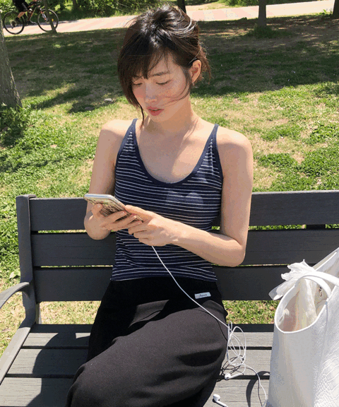 딥브이넥 스트라이프 캡나시
