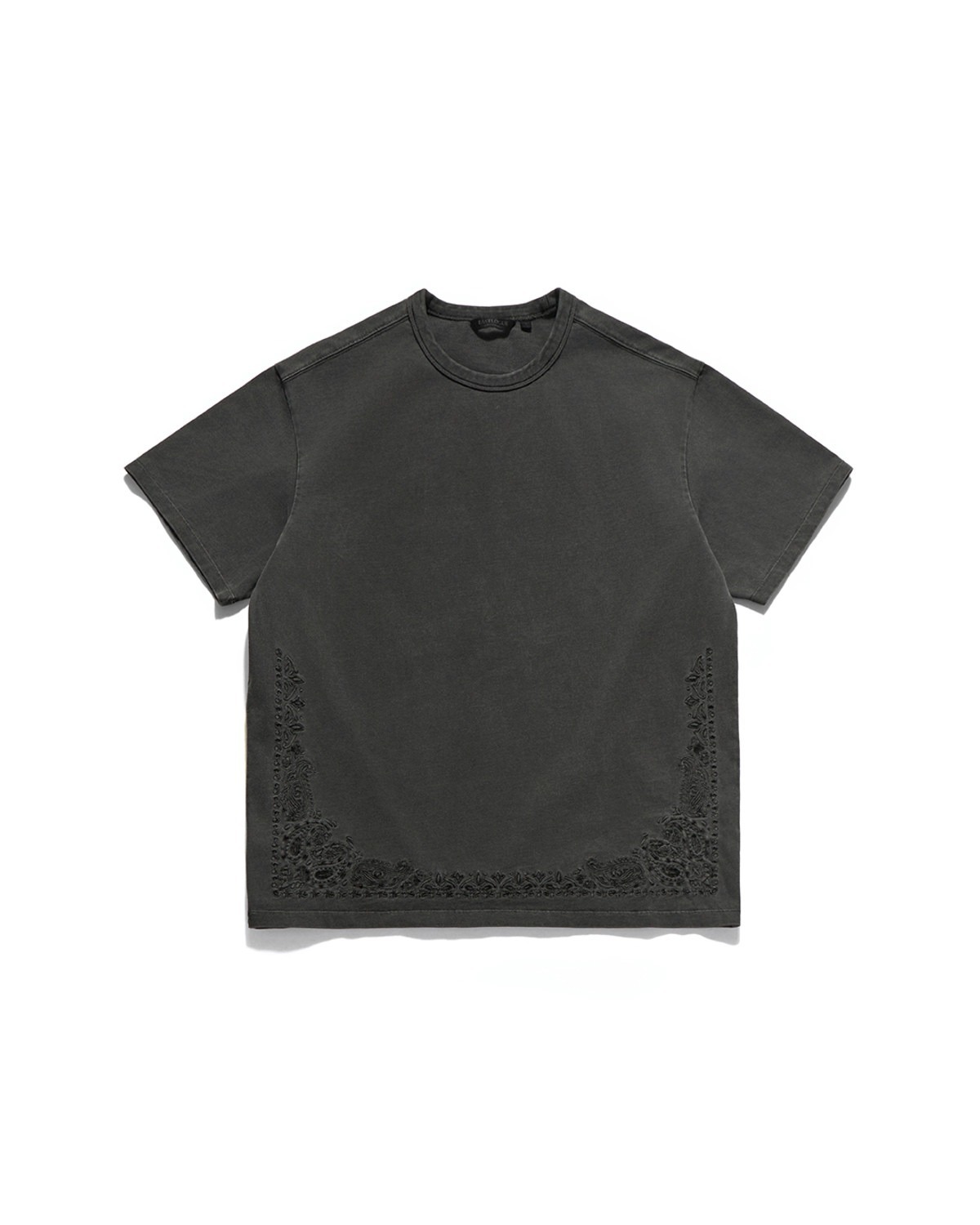 Eastlogue PAISLEY EMBROIDERED T-SHIRTS / PIGMENT CHARCOAL