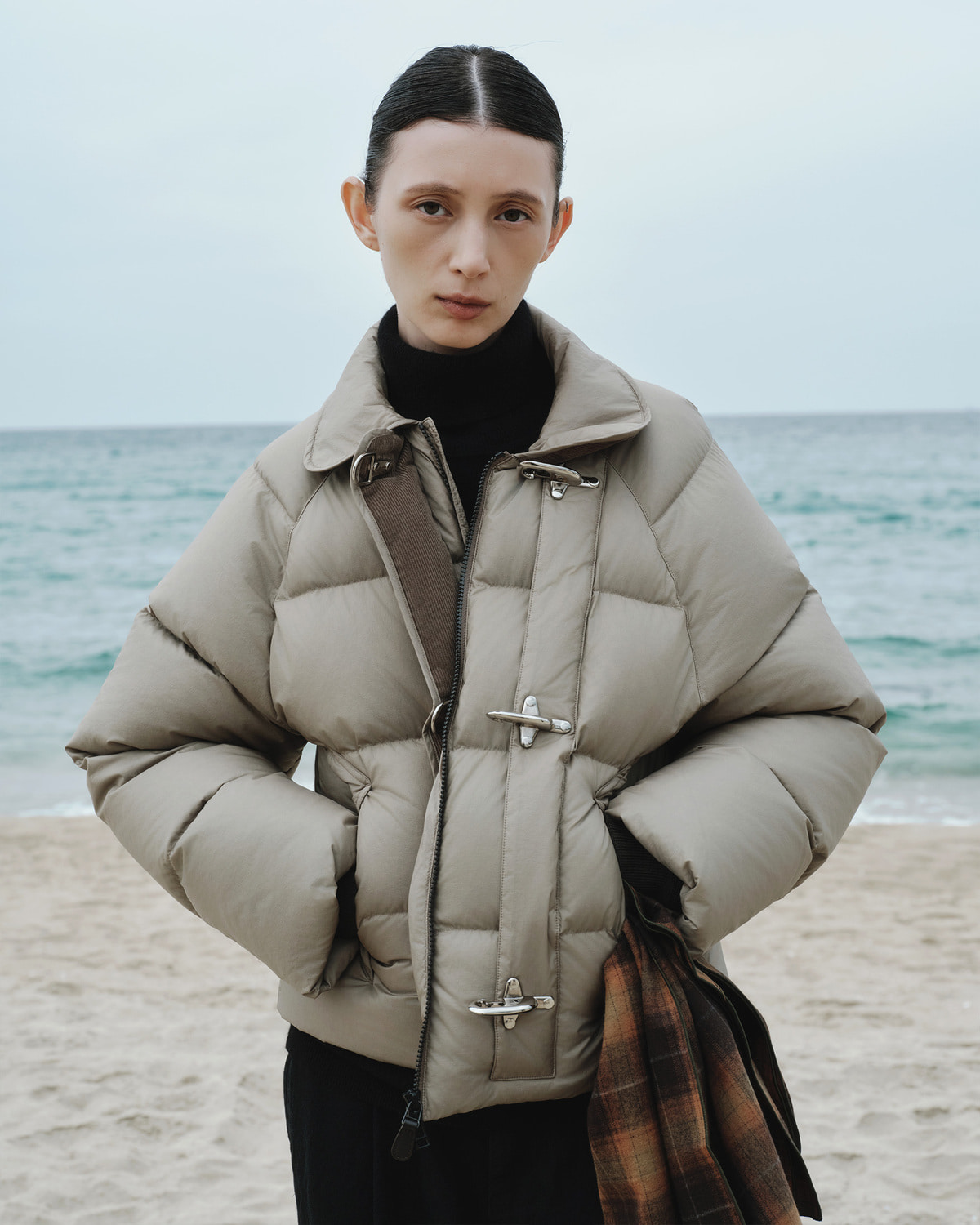 WOMAN) FIREMAN SHORT DOWN JACKET / D.BEIGE - EASTLOGUE