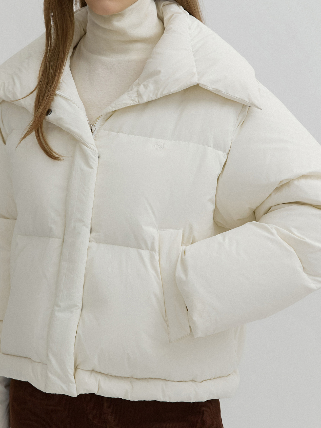 [인플루언서PICK] Folded Collar Short Down Padding Ivory AT5JUF056IV 폴드 카라 숏 ...