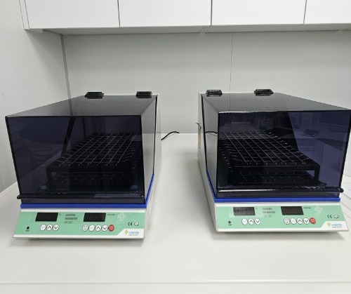 [판매완료] Mini Shaking incubator - Universal Bio Korea