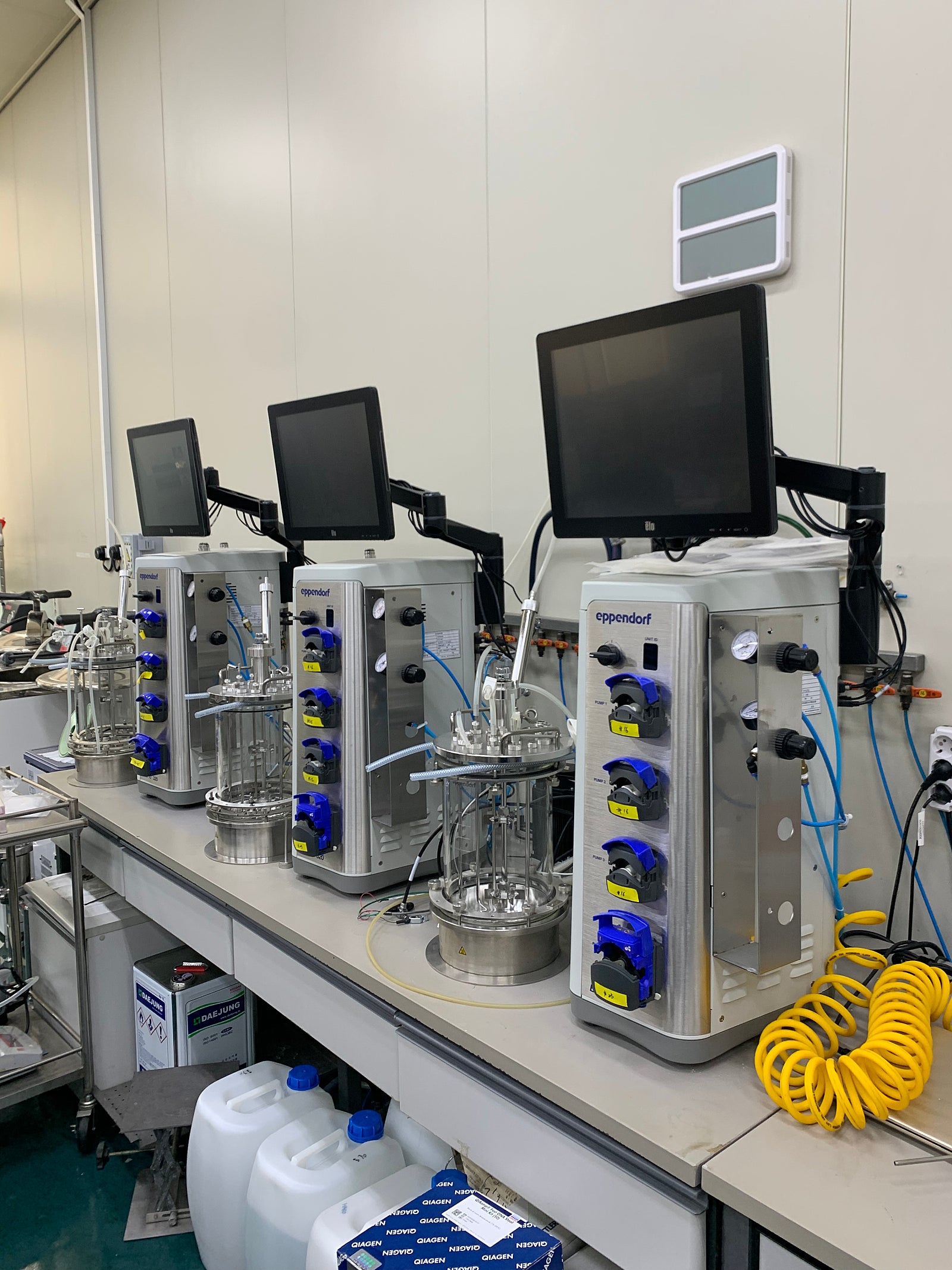 [판매완료] Eppendorf BioFlo 320 미생물발효기 | Universal Bio Korea