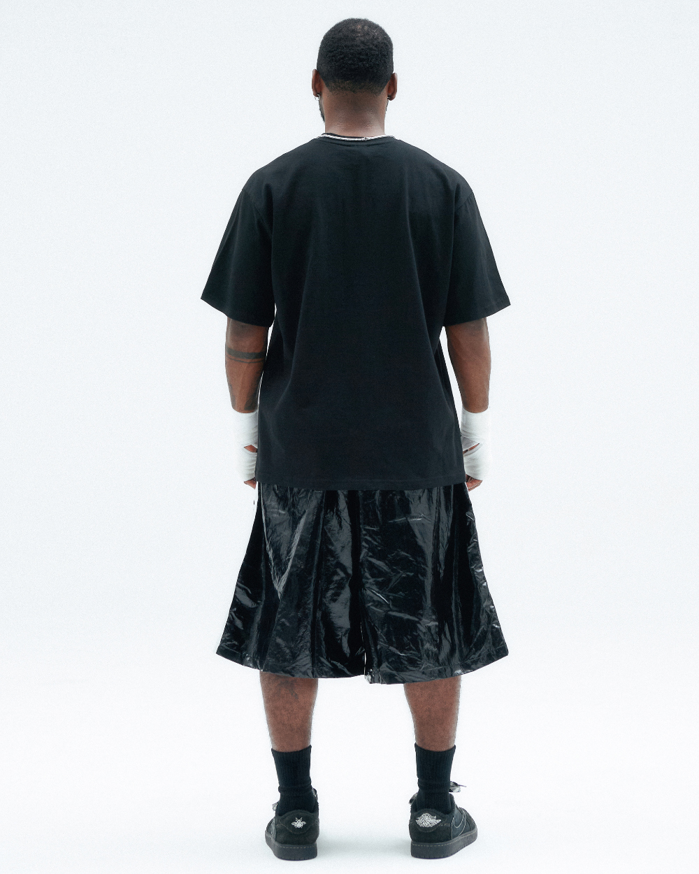 반팔 티셔츠 모델 착용 이미지-S1L5