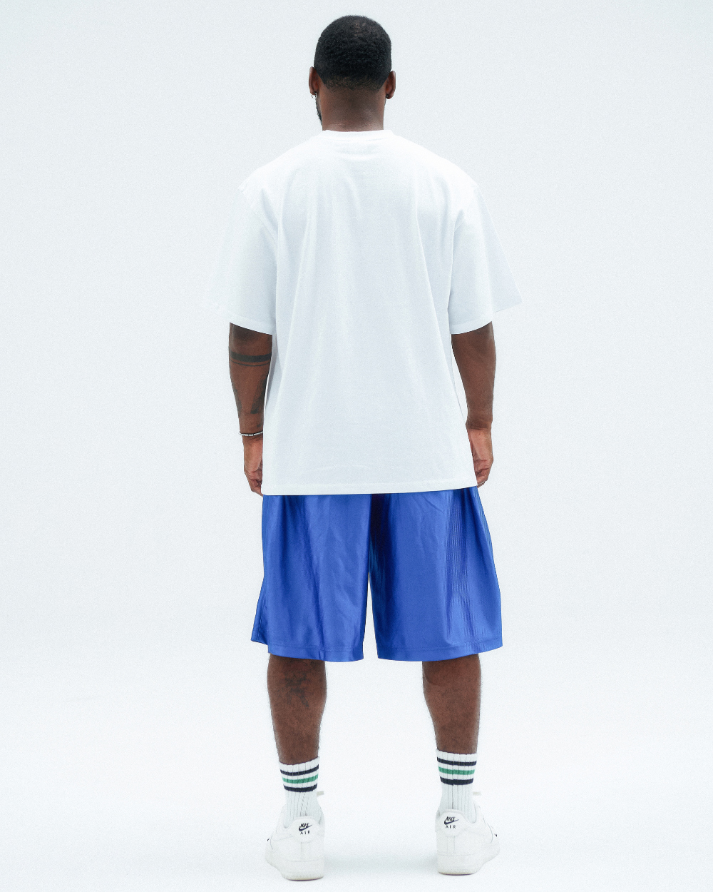 반팔 티셔츠 모델 착용 이미지-S1L11