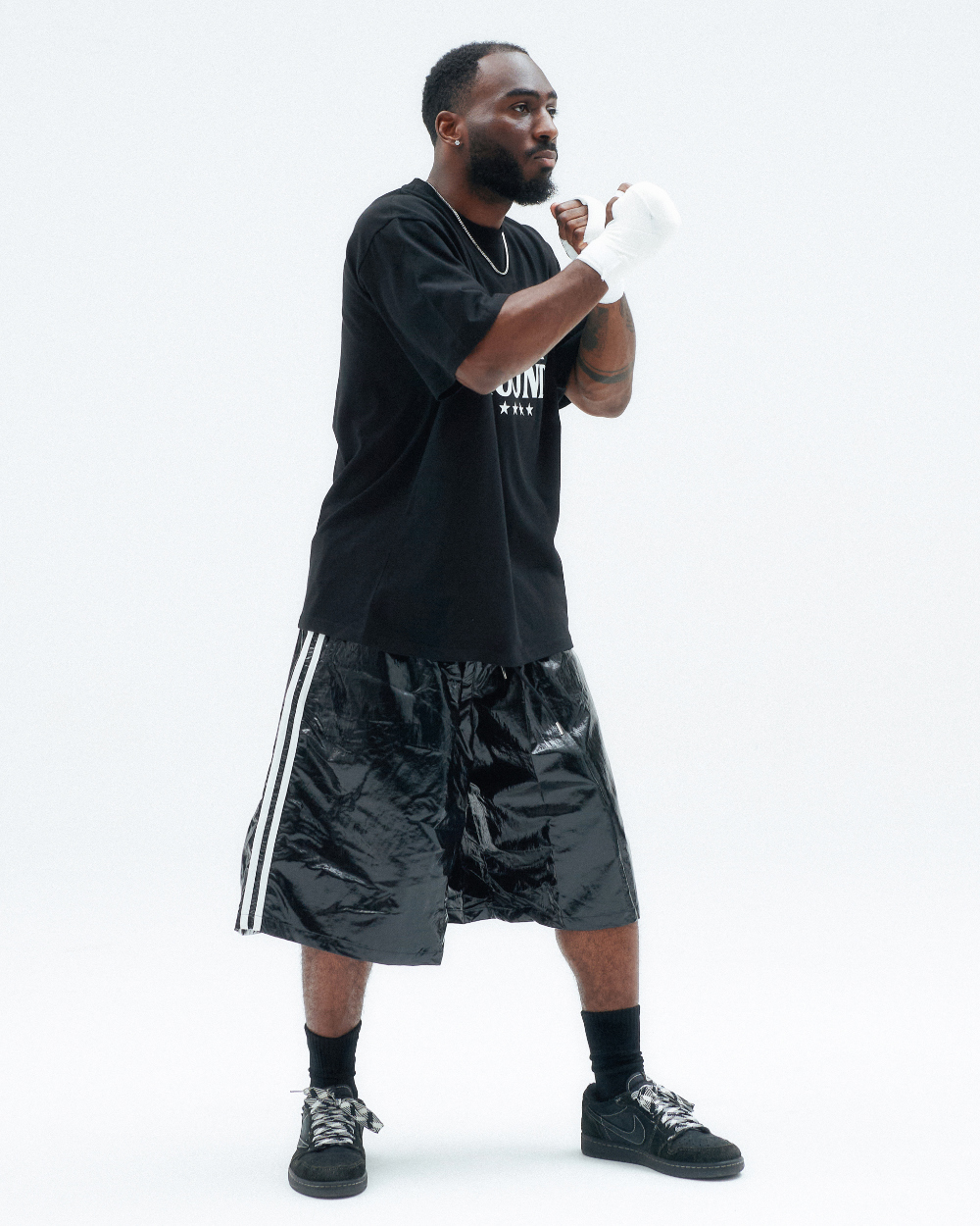 반팔 티셔츠 모델 착용 이미지-S1L6