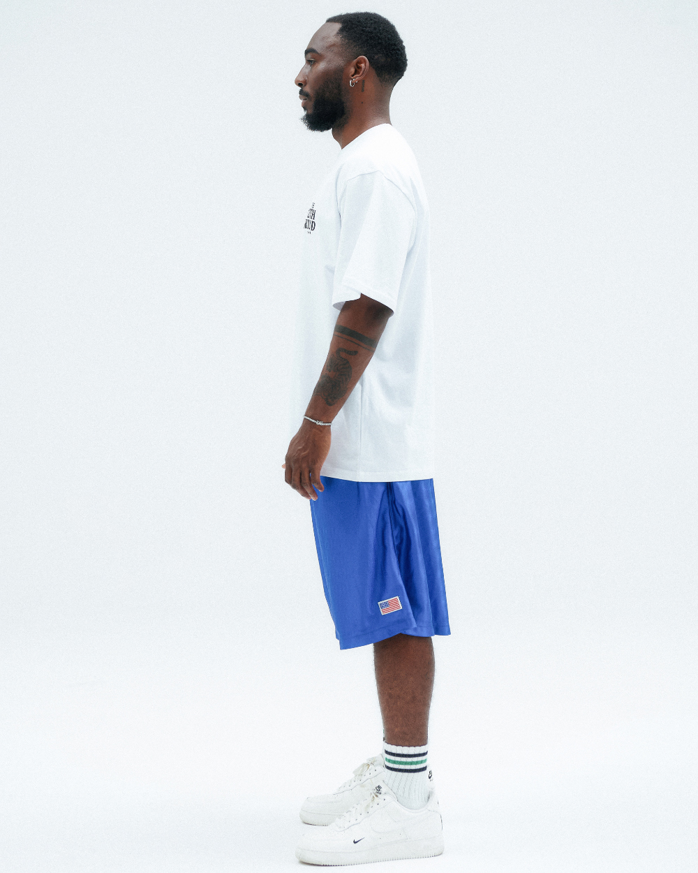 반팔 티셔츠 모델 착용 이미지-S1L10