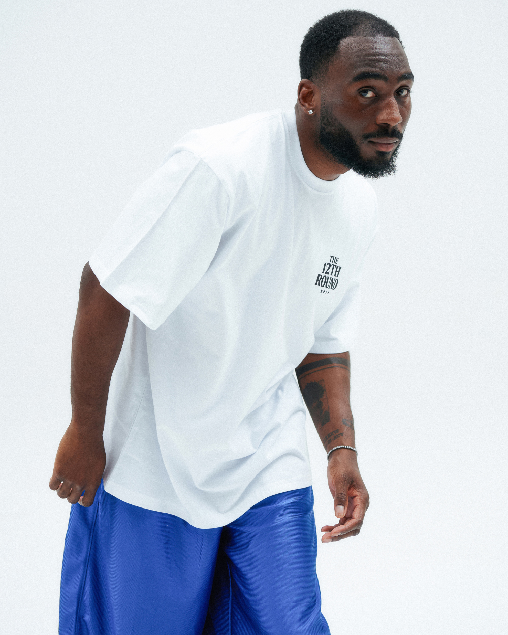 반팔 티셔츠 모델 착용 이미지-S1L12