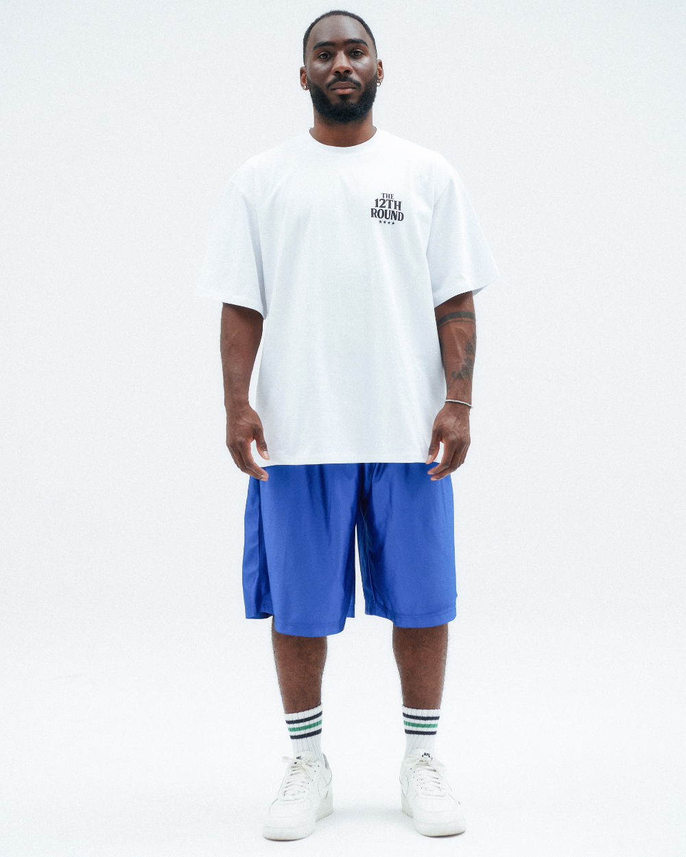 반팔 티셔츠 모델 착용 이미지-S1L9