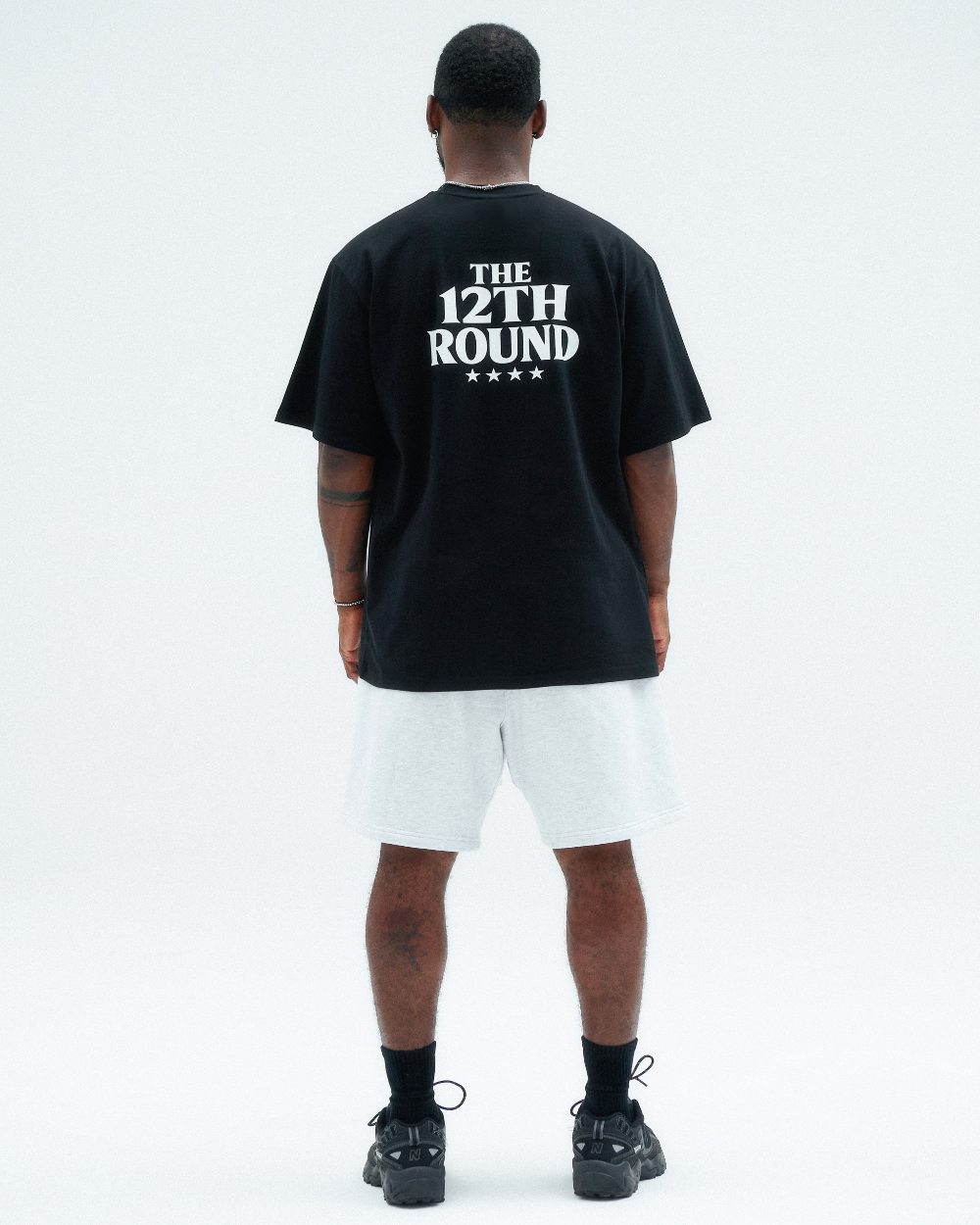 반팔 티셔츠 모델 착용 이미지-S1L4