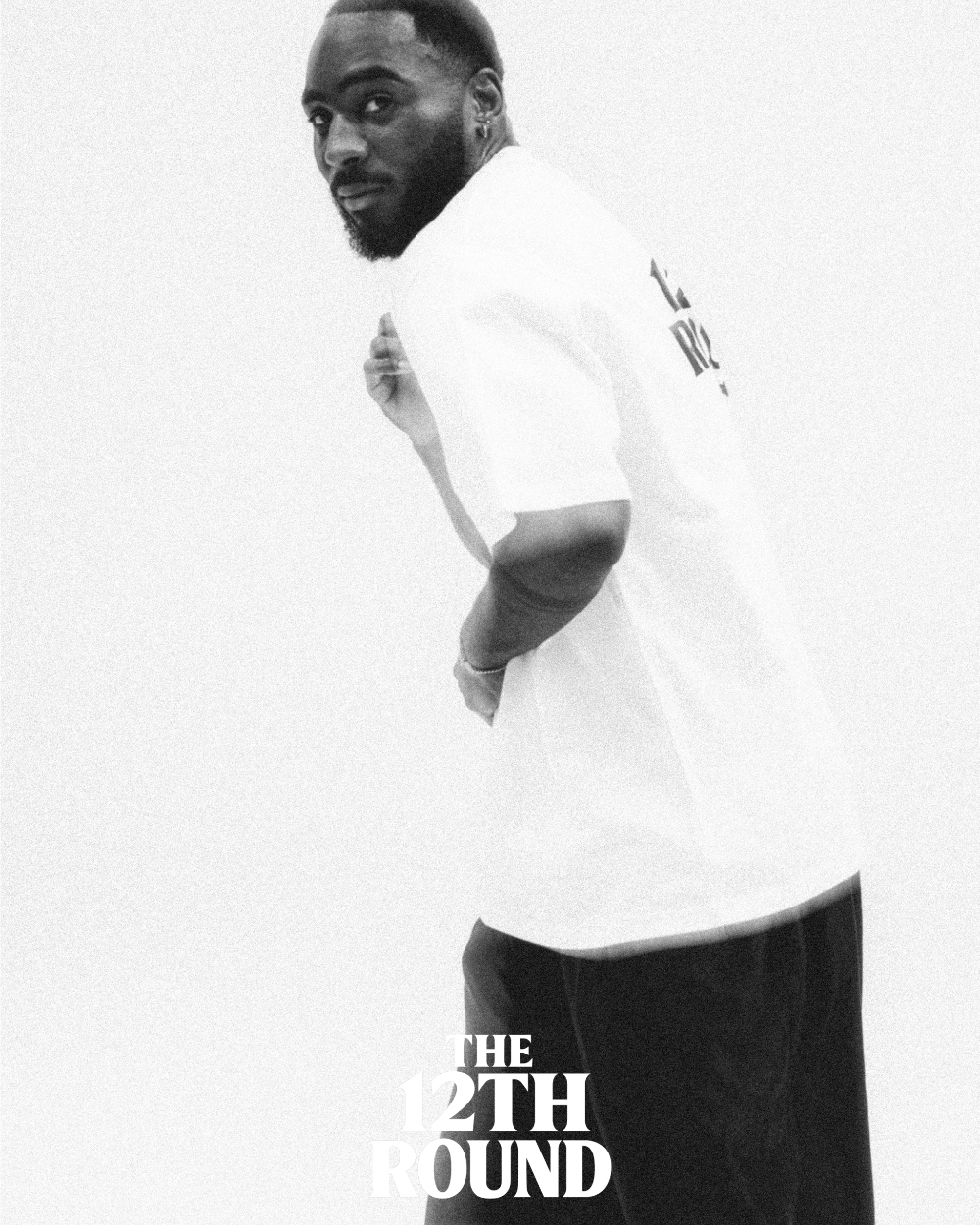 반팔 티셔츠 모델 착용 이미지-S3L1