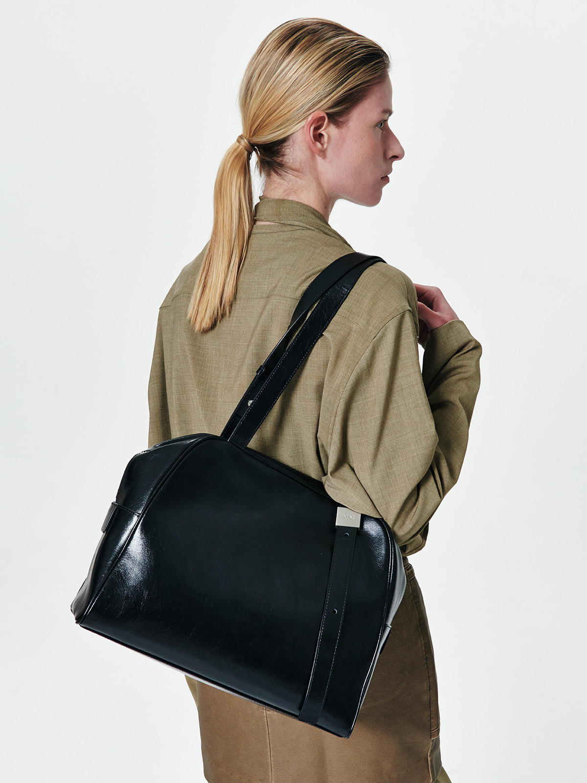 ★韓国大人気ブランド★AHNI★Midnight Boston bag★日本未入荷 ☆日本未入荷☆AHNI☆Midnight Boston bag☆韓国大人気