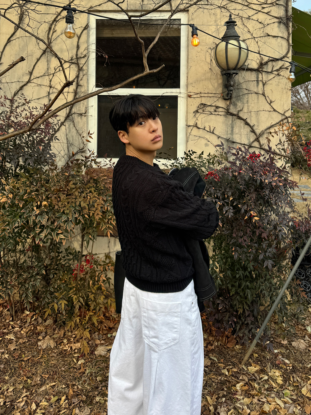 긴팔 티셔츠 모델 착용 이미지-S1L82