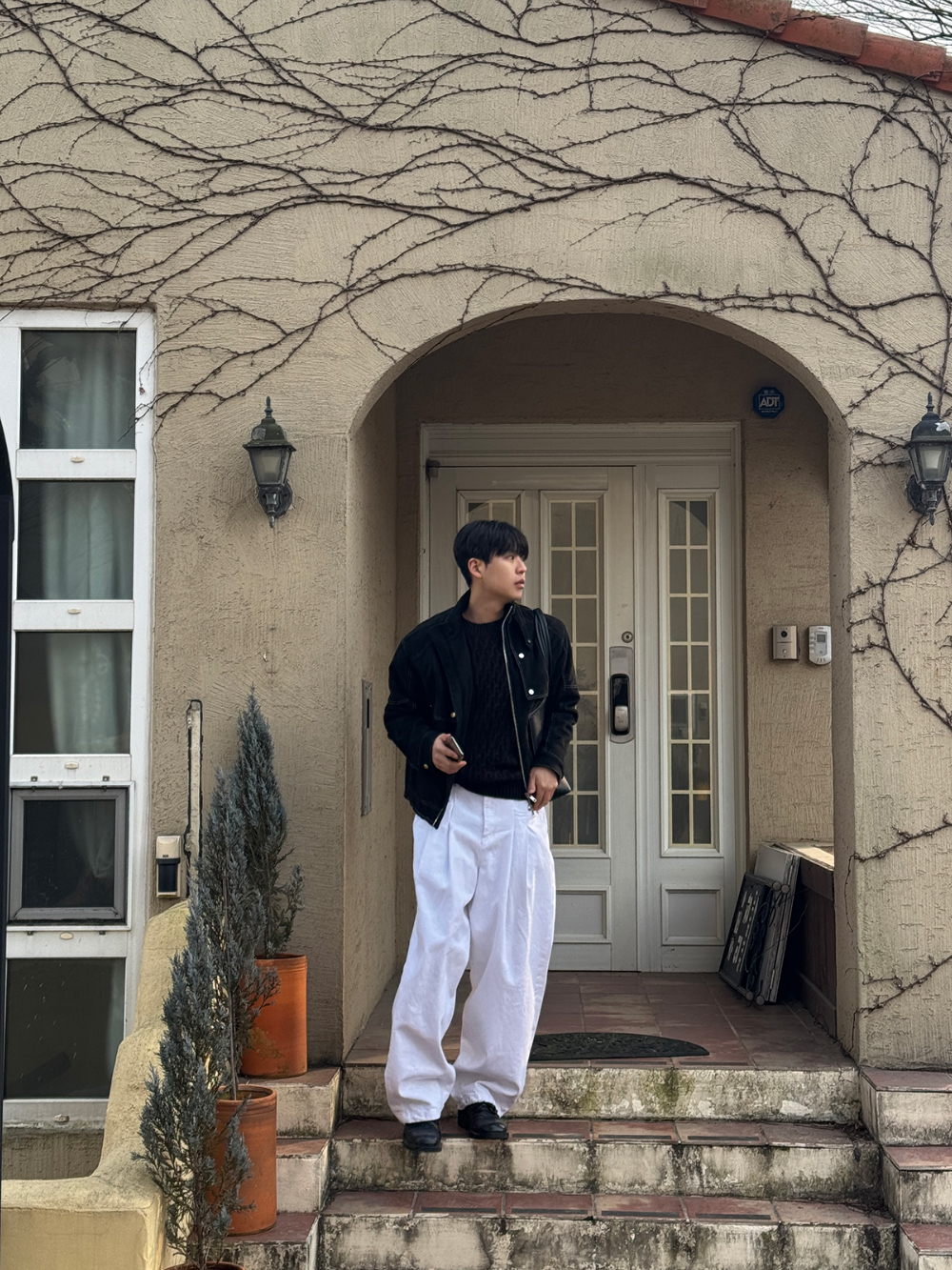 긴팔 티셔츠 모델 착용 이미지-S1L64