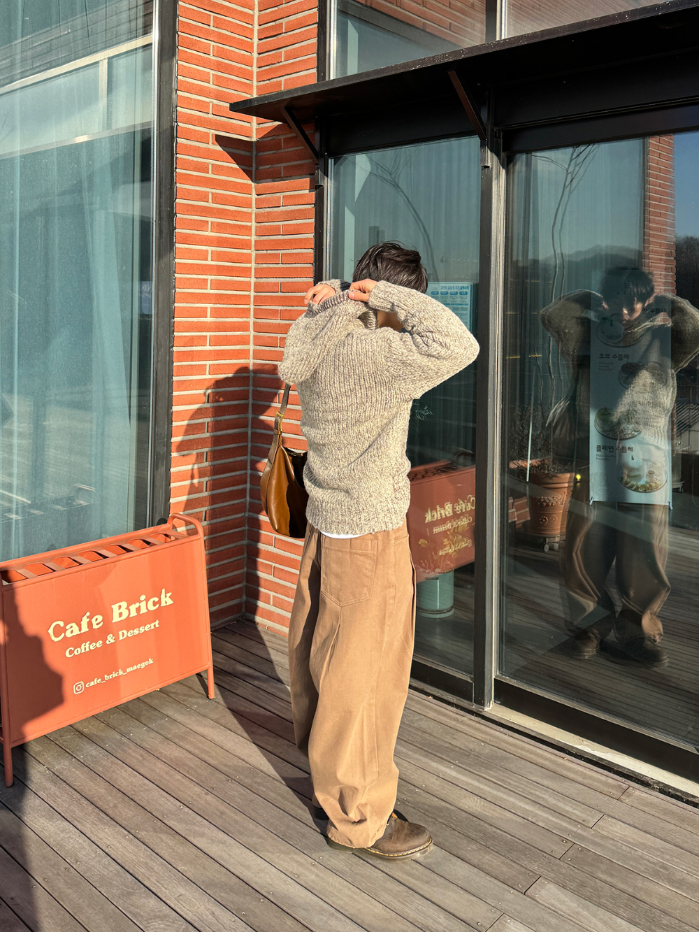 긴팔 티셔츠 모델 착용 이미지-S1L36