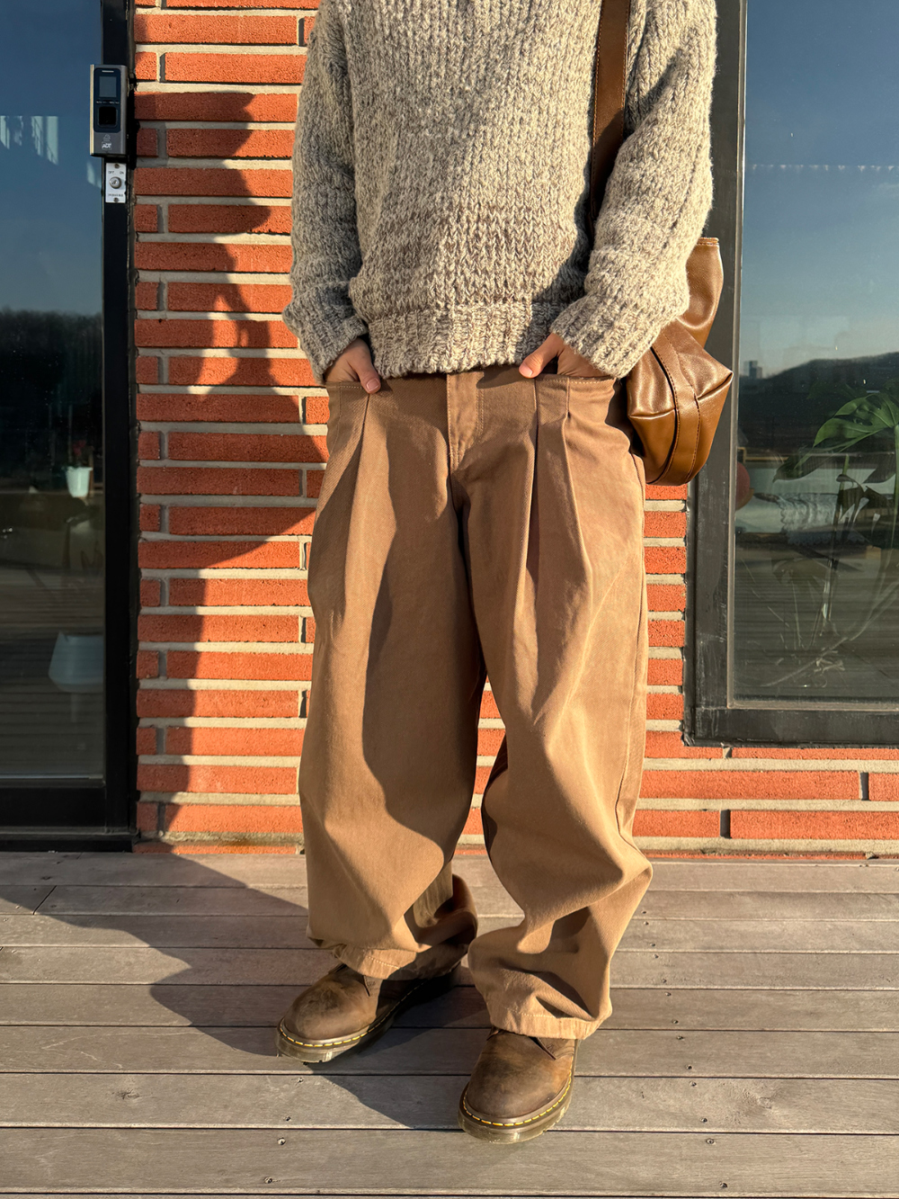 긴팔 티셔츠 모델 착용 이미지-S1L28