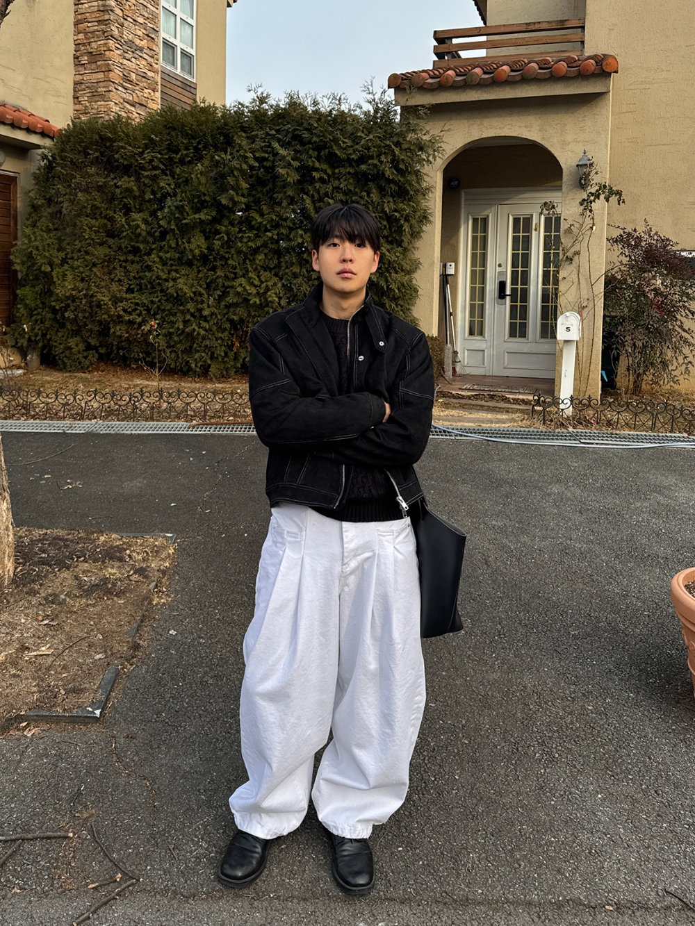 긴팔 티셔츠 모델 착용 이미지-S1L73