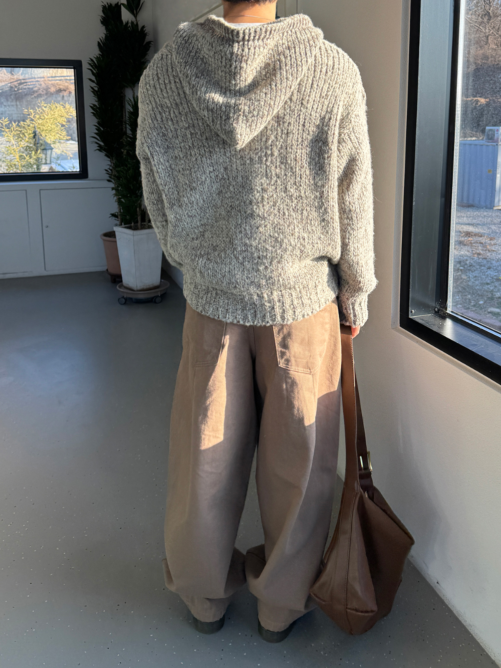 긴팔 티셔츠 모델 착용 이미지-S1L19