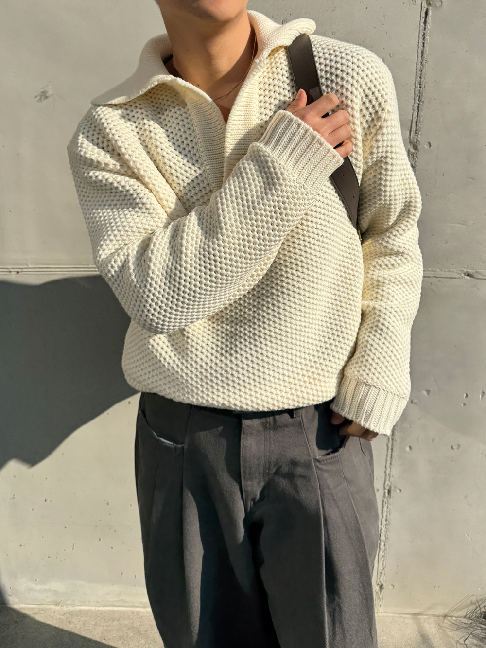 긴팔 티셔츠 모델 착용 이미지-S1L51