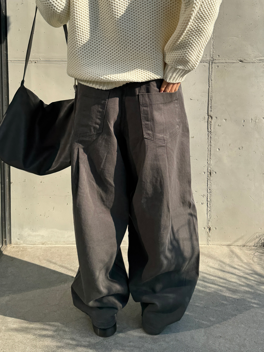 긴팔 티셔츠 모델 착용 이미지-S1L56