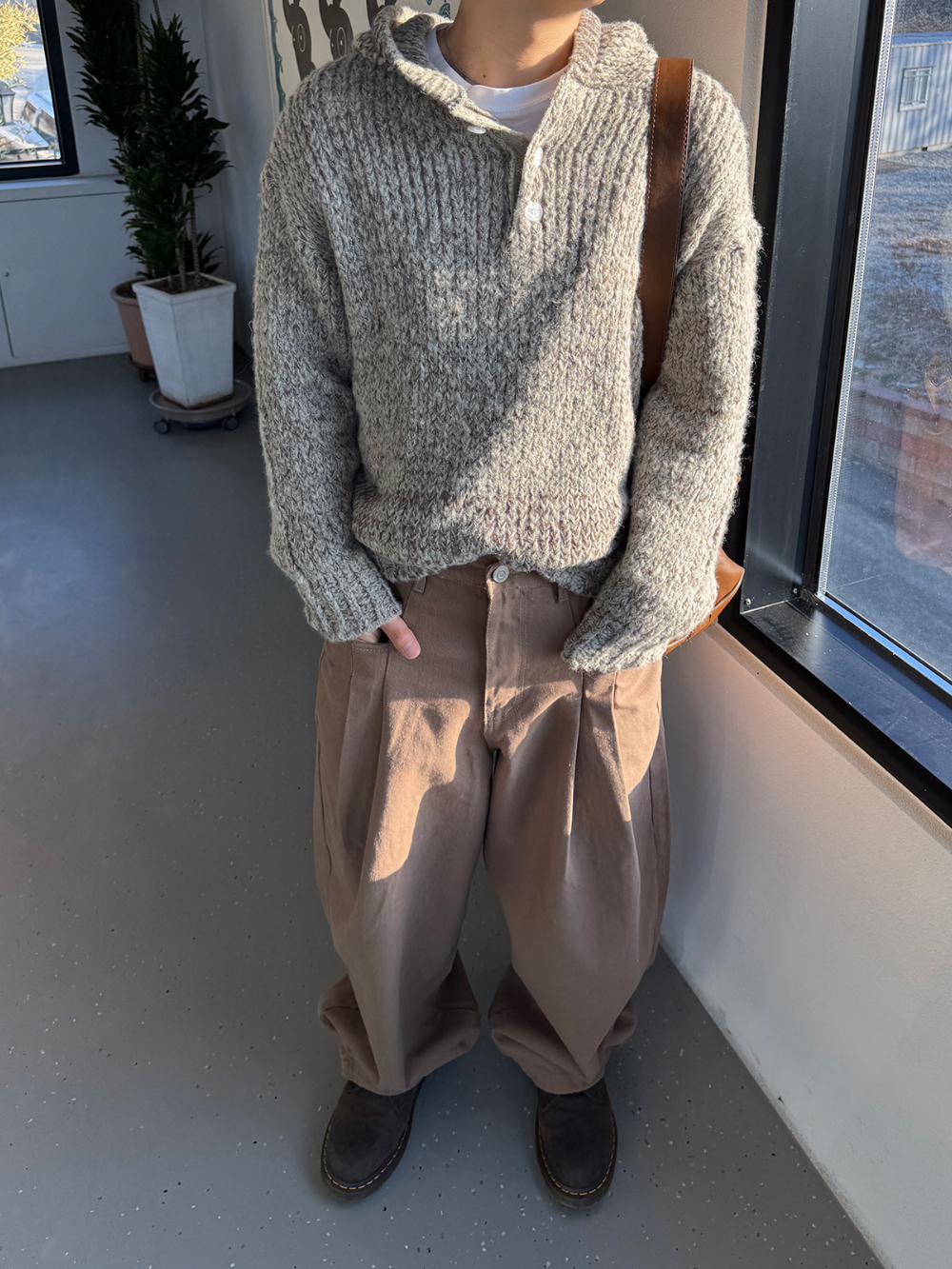 긴팔 티셔츠 모델 착용 이미지-S1L17