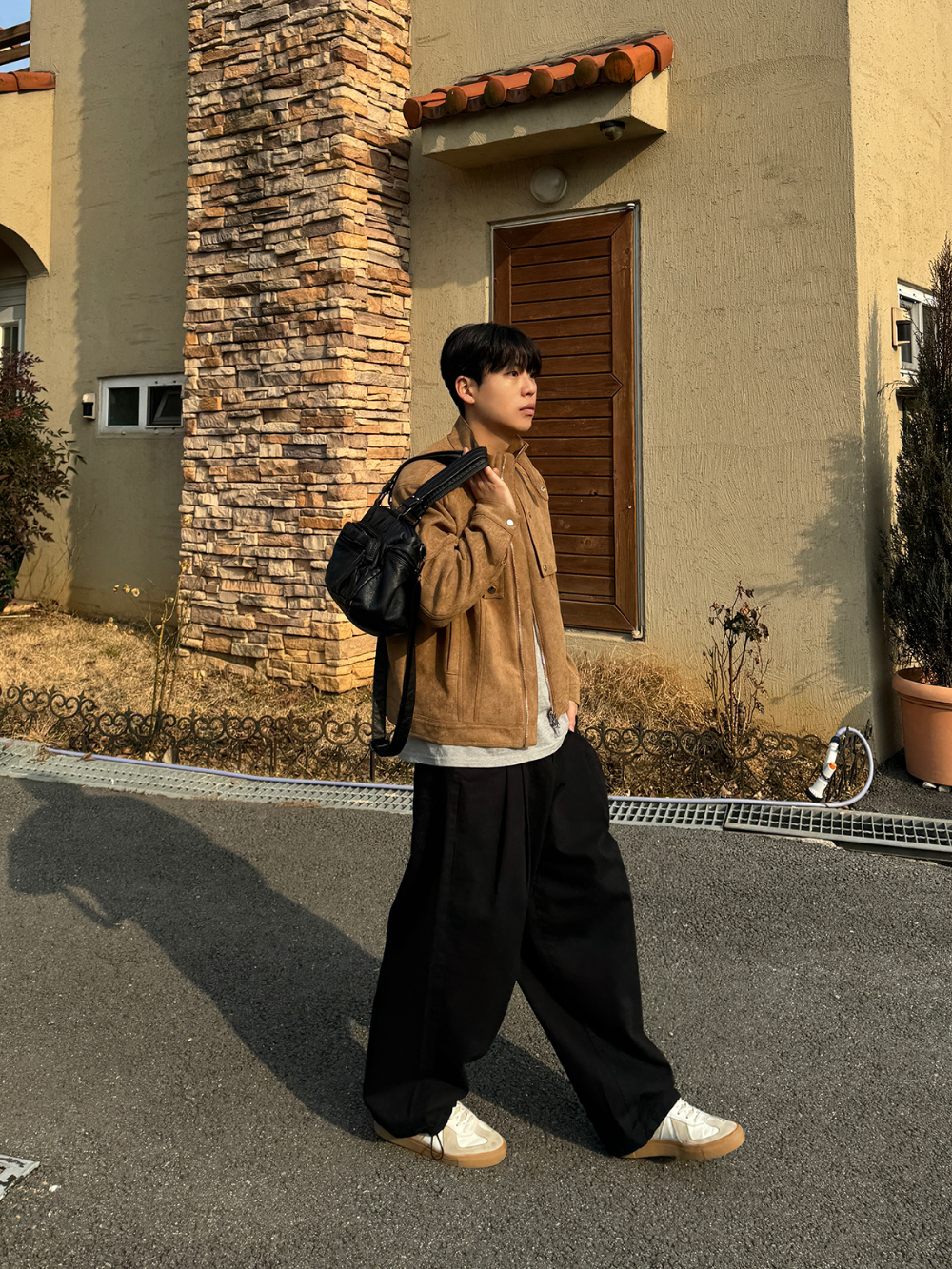 긴팔 티셔츠 모델 착용 이미지-S1L93