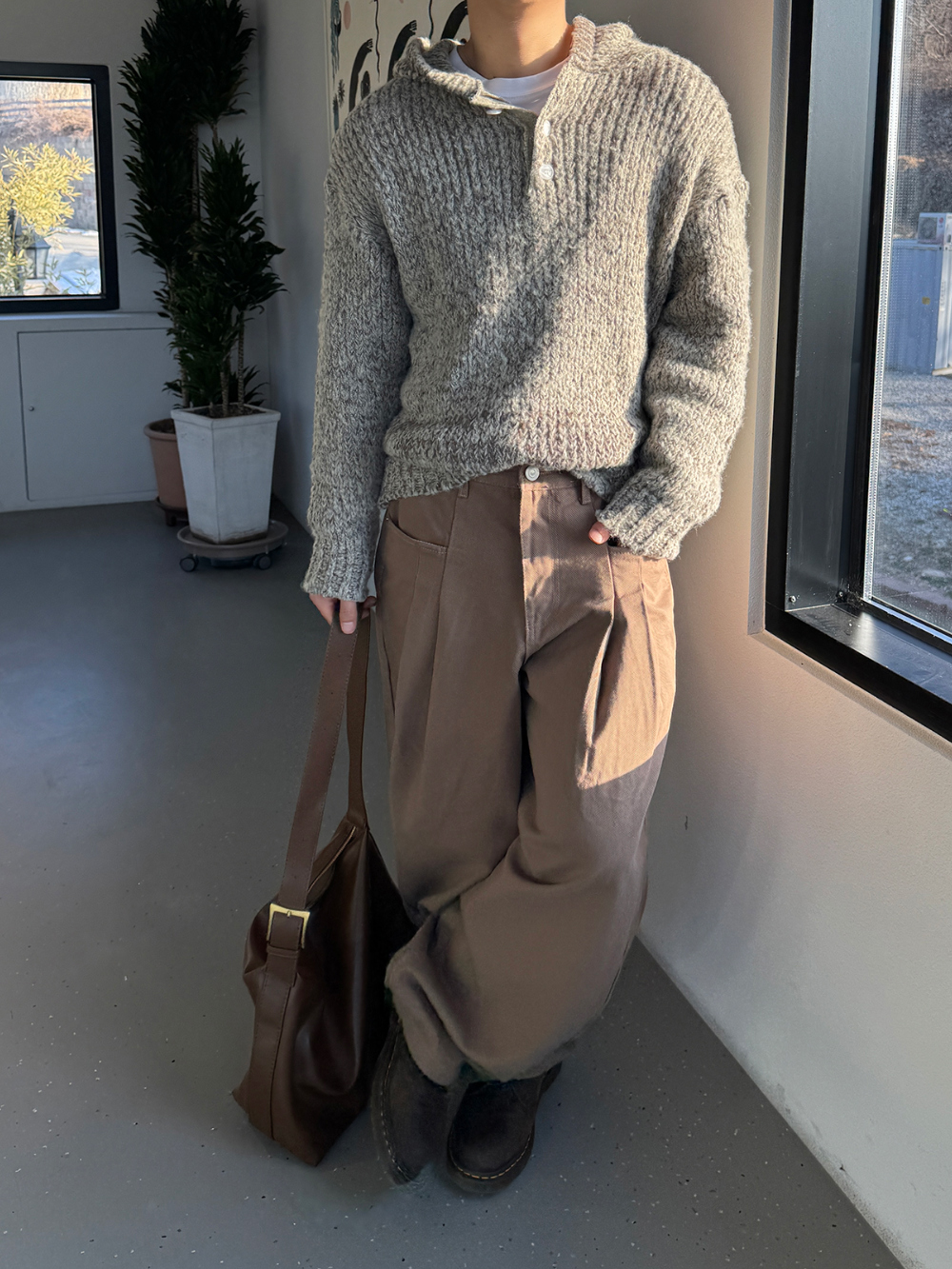 긴팔 티셔츠 모델 착용 이미지-S1L16