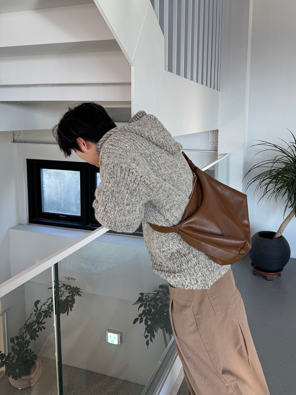 긴팔 티셔츠 모델 착용 이미지-S1L23