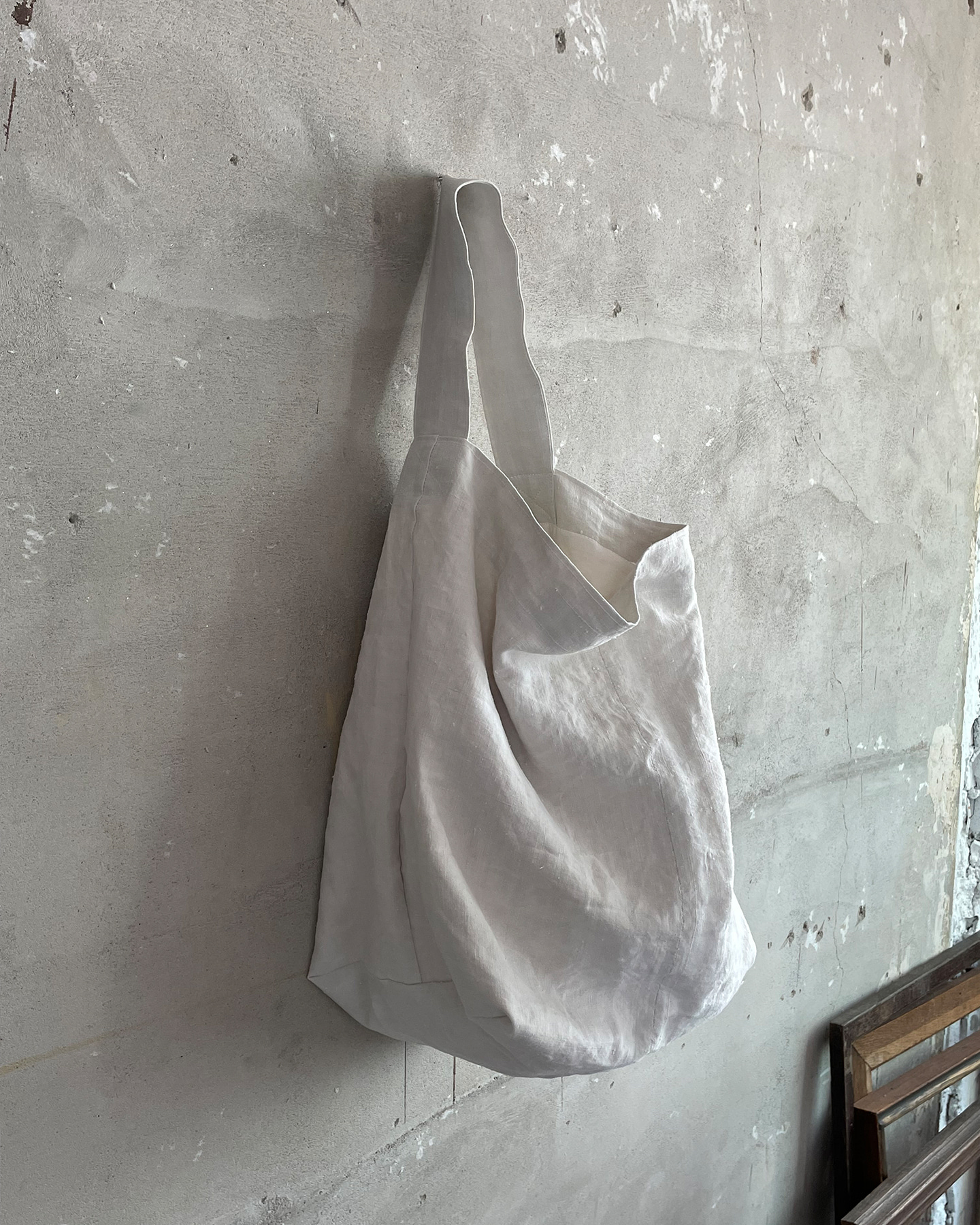 Classico white shoulder bag