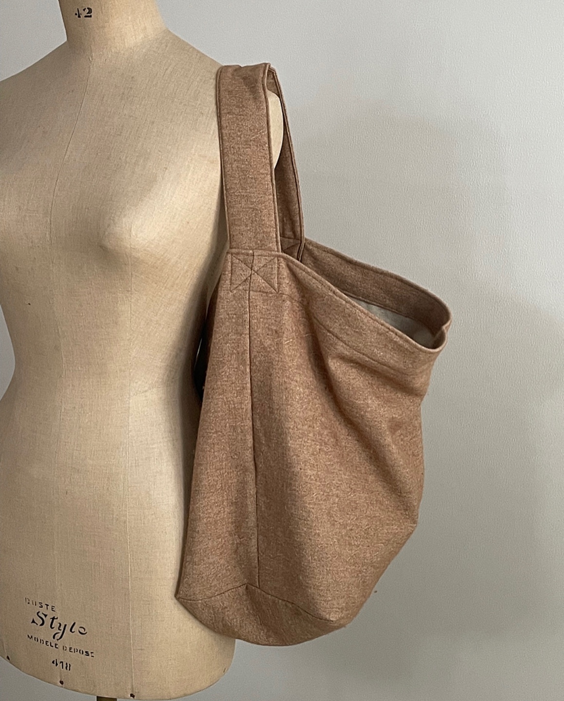 Classico wool linen shoulder bag