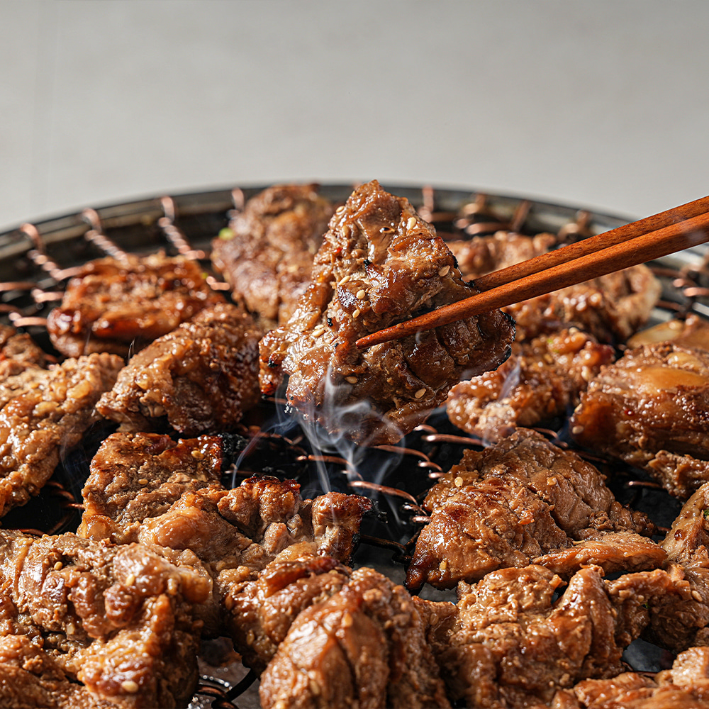 국내산 숯불 양념 돼지갈비 700g | 한땀푸드 공식몰
