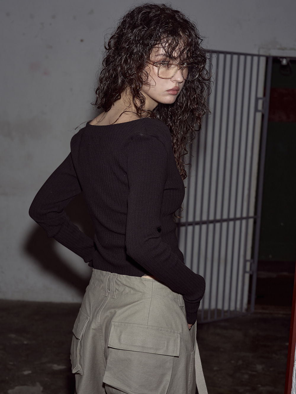 MUSINSA公式 | PLEASENOFOLLOW Bunny Snap Button Top ( Ver.1 ) (Black)