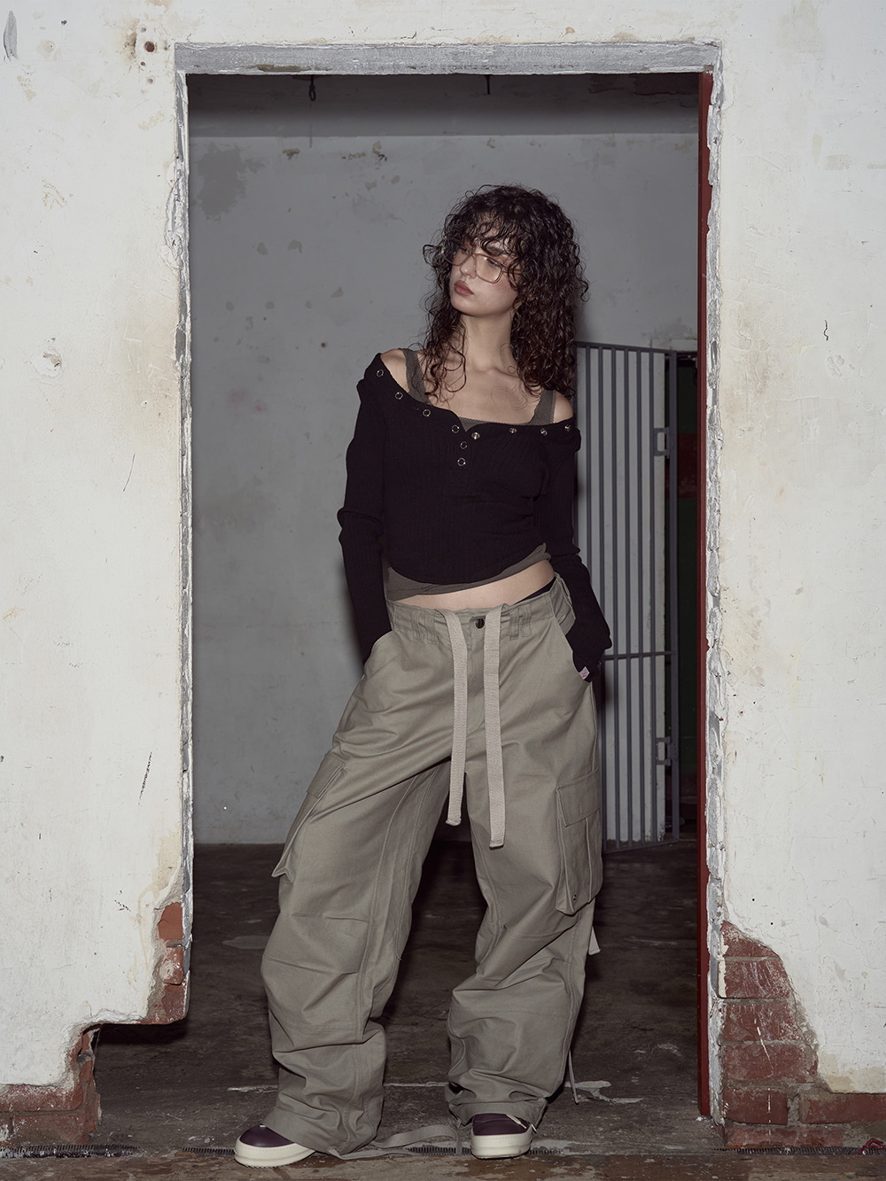 MUSINSA公式 | PLEASENOFOLLOW Bunny Snap Button Top ( Ver.1 ) (Black)