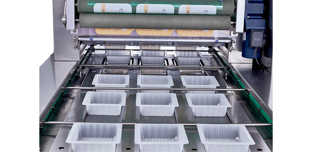 가방 모델 착용 이미지-S38L8